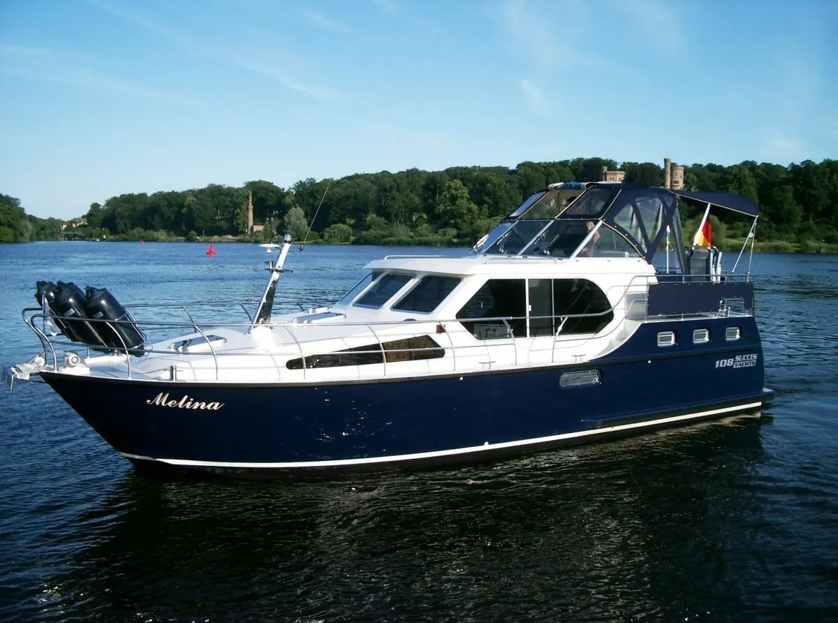 Rent a 10.8m Succes 108 Ultra Motor Yacht in Malchow