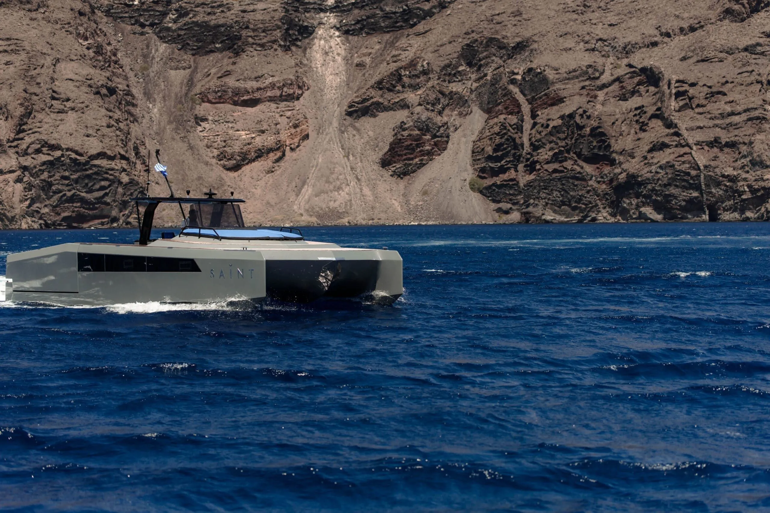 Charter a 13.3m Power Catamaran Sunreef 40 Open in Theologos