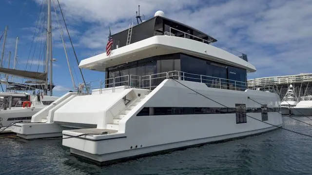 20.5m San Juan Power Catamaran Sunreef 68 Hire