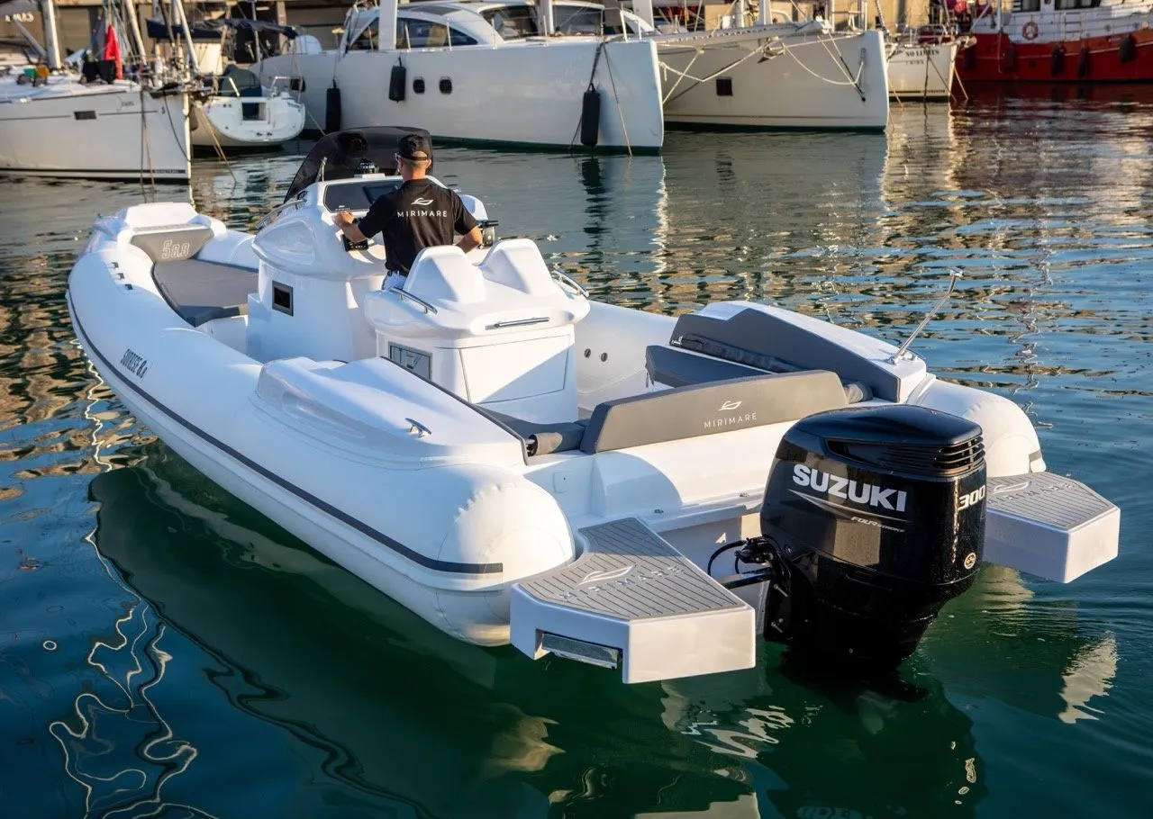 Charter a 9.2m Boat in Barcelona