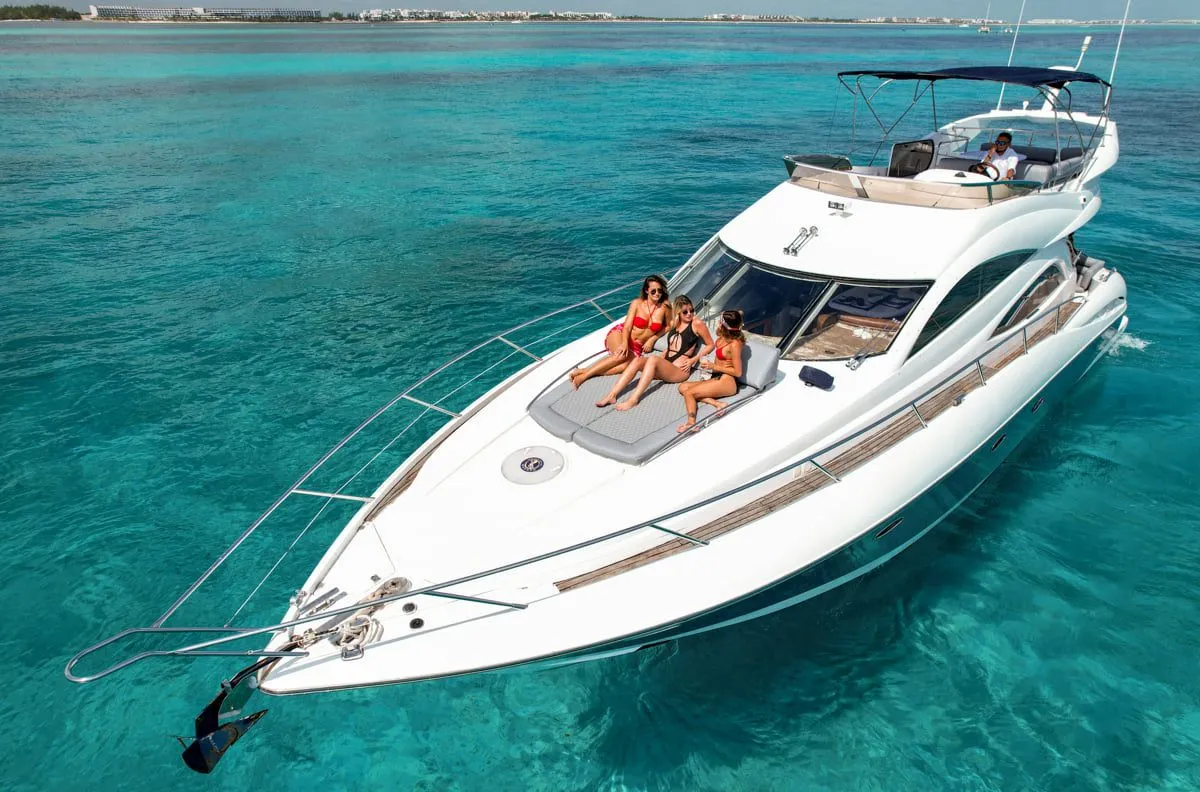 Charter a 19.6m Sunseeker 60 in Puerto Aventuras