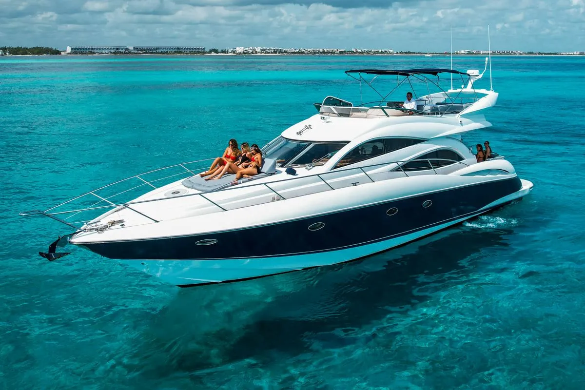 Charter a 19.6m Sunseeker 60 in Puerto Aventuras