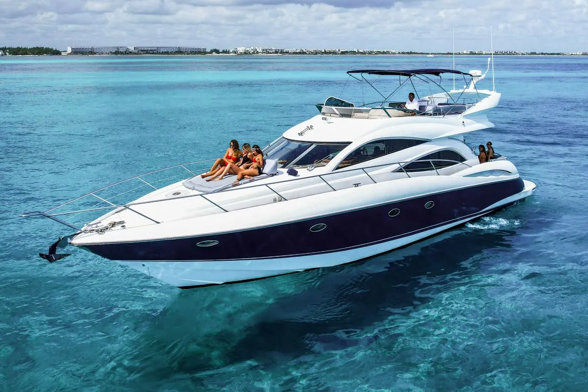 Charter a 19.6m Sunseeker 60 in Puerto Aventuras