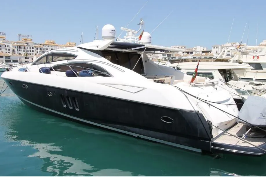 Rent a 21.6m Motor Yacht Sunseeker 72 in La Spezia