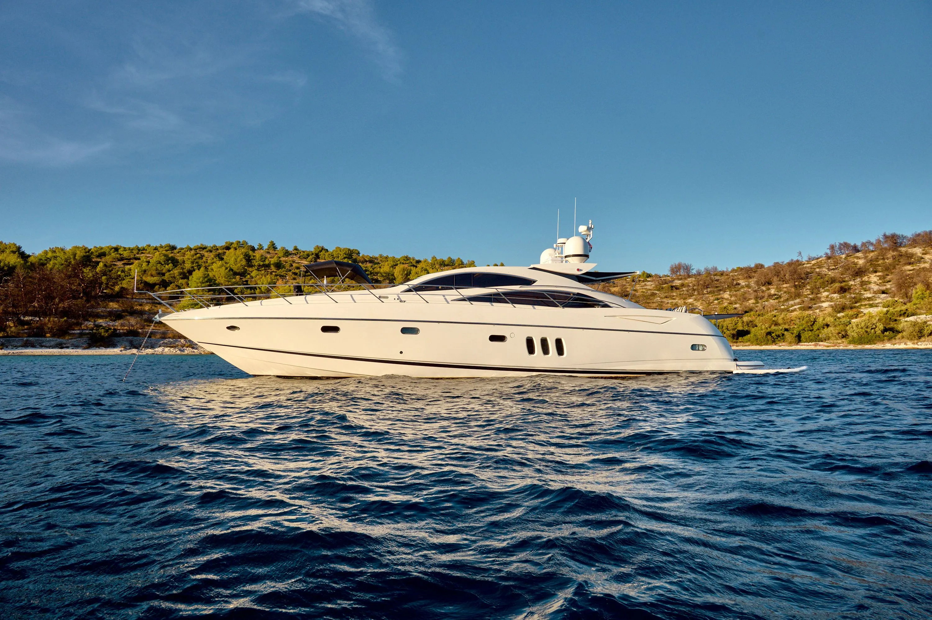 Kastela 22.25m Kiralık Motoryat Sunseeker 72