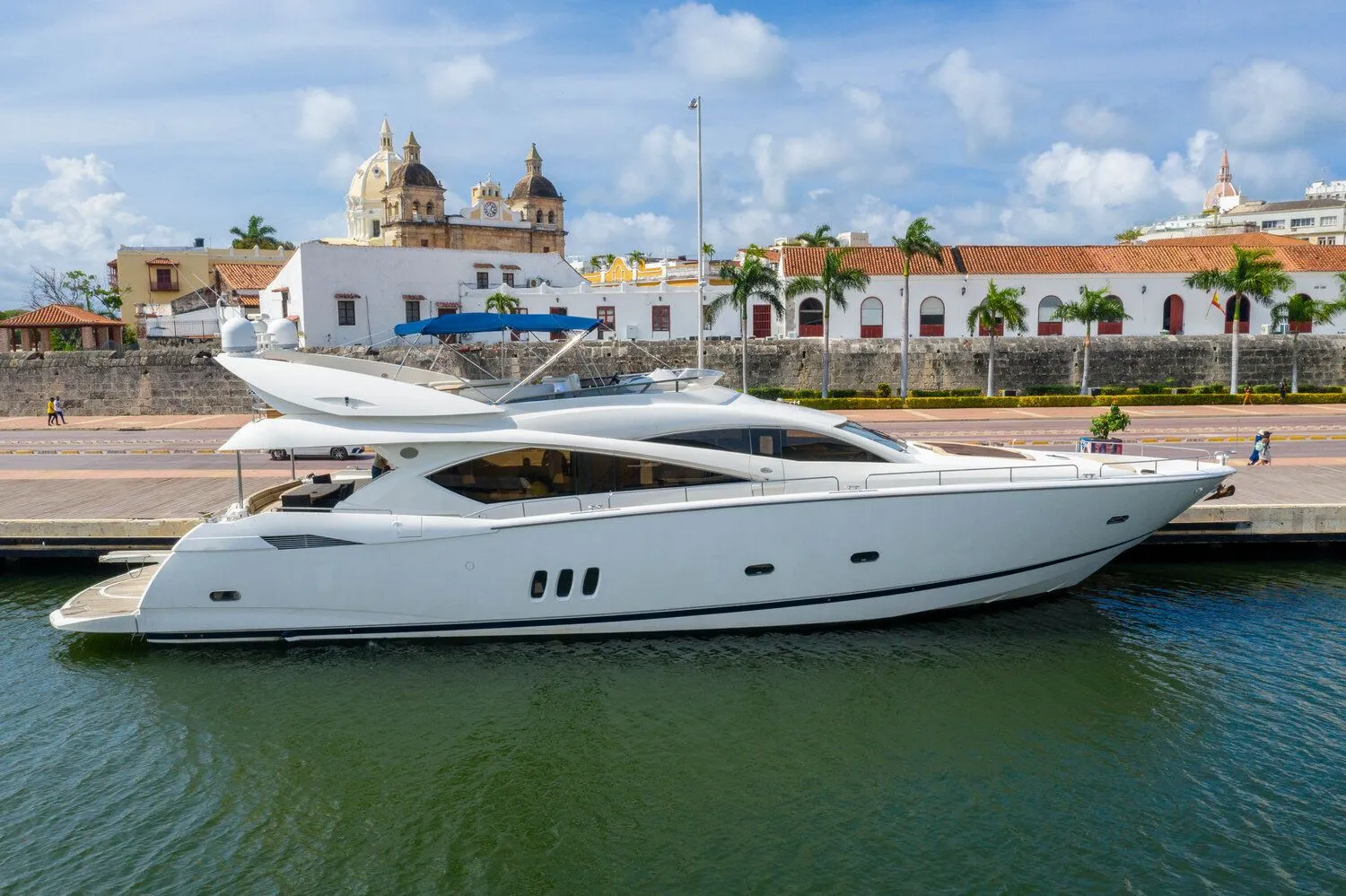 Rent a 24.97m Boat in Cartagena de Indias