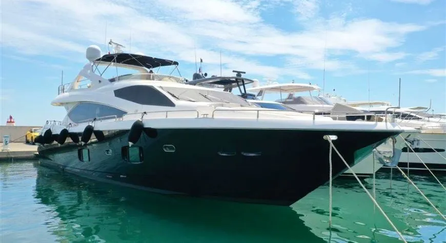 Rent a 27m Motor Yacht in Gouvia