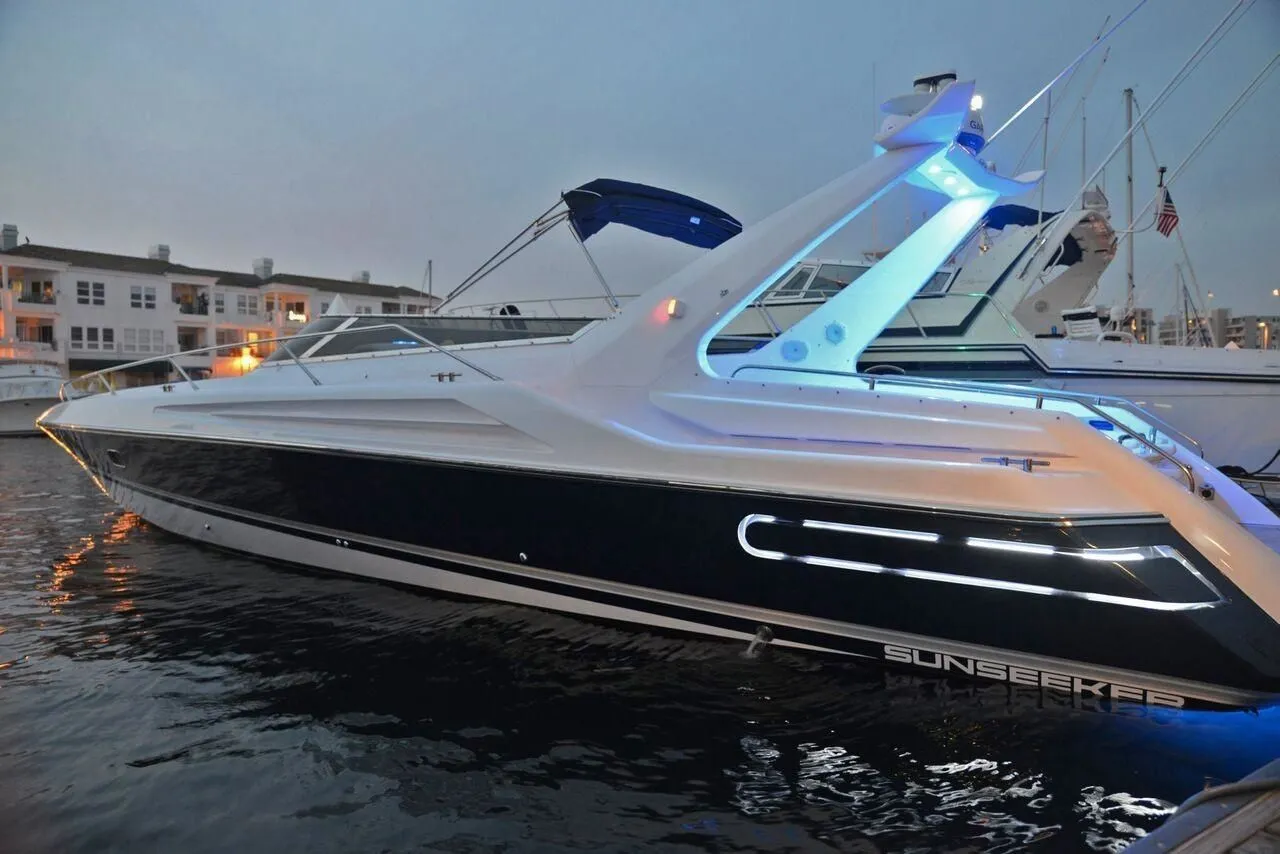Rent a 15m Motor Yacht in Pachi