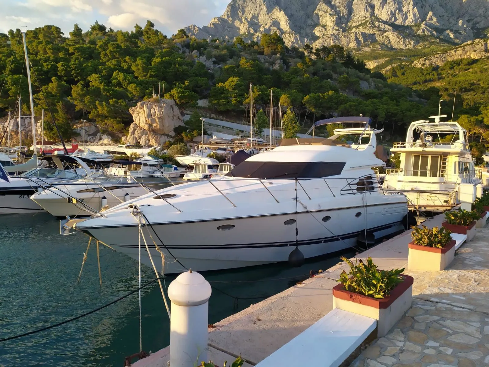 Explore Makarska on a 14.02m Rental Sunseeker Manhattan 45