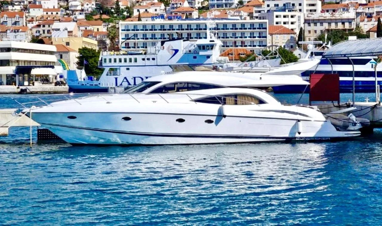 Calle Larga Charter Boat