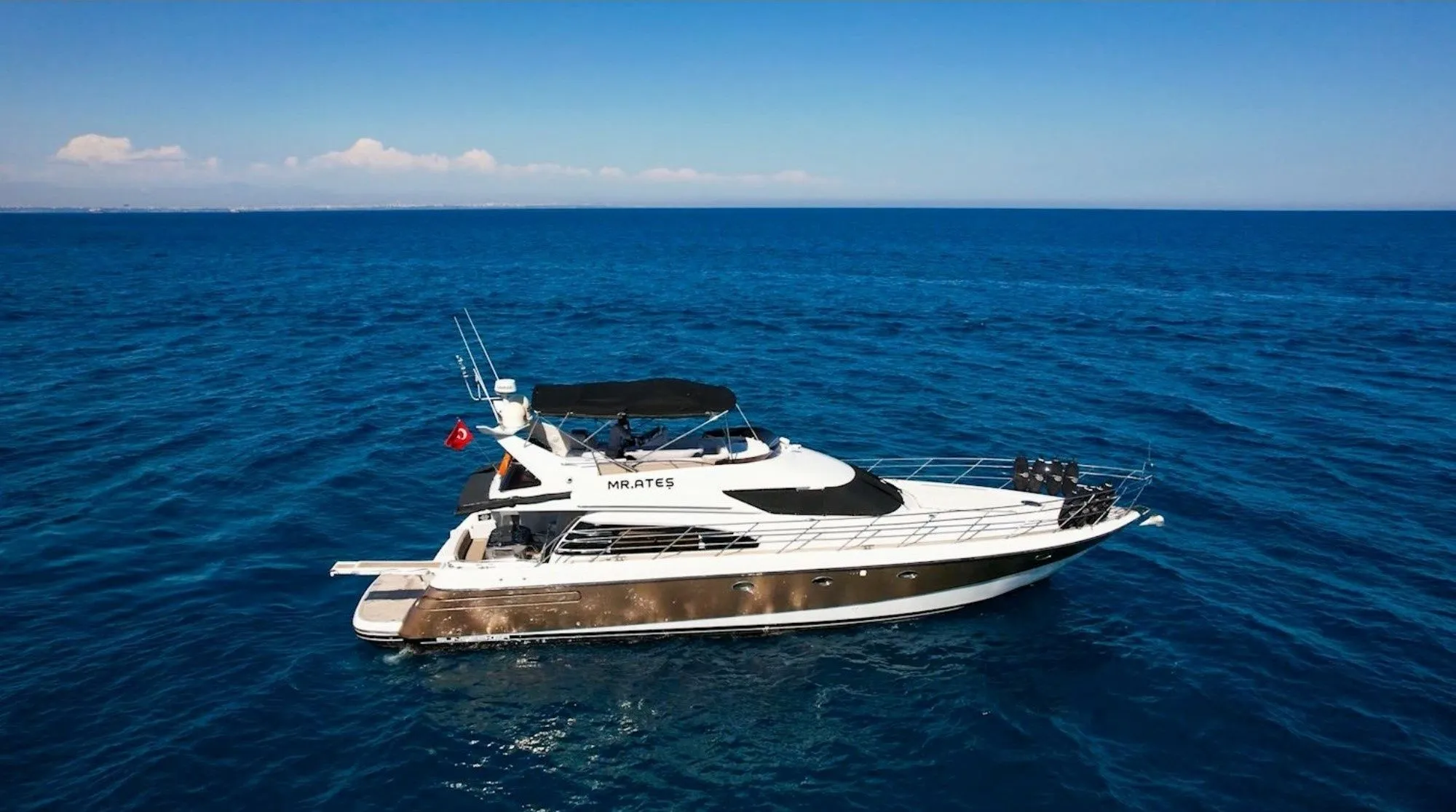 Charter a 19m Motor Yacht Sunseeker Manhattan 62 in Antalya