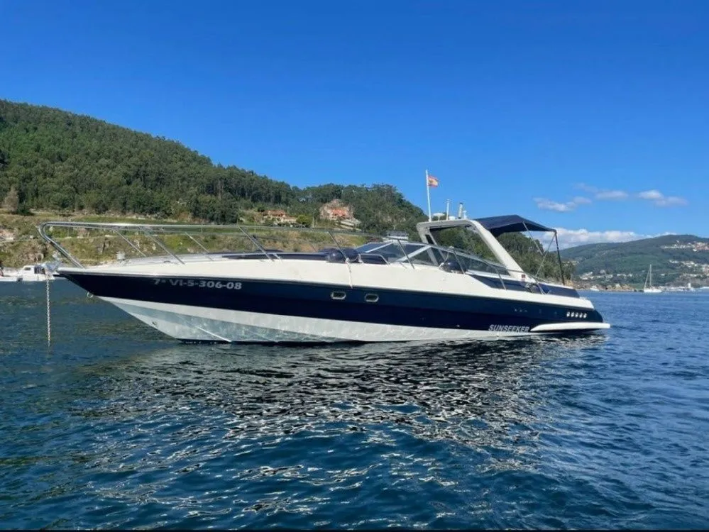Explore Fuengirola on a 11m Rental Boat