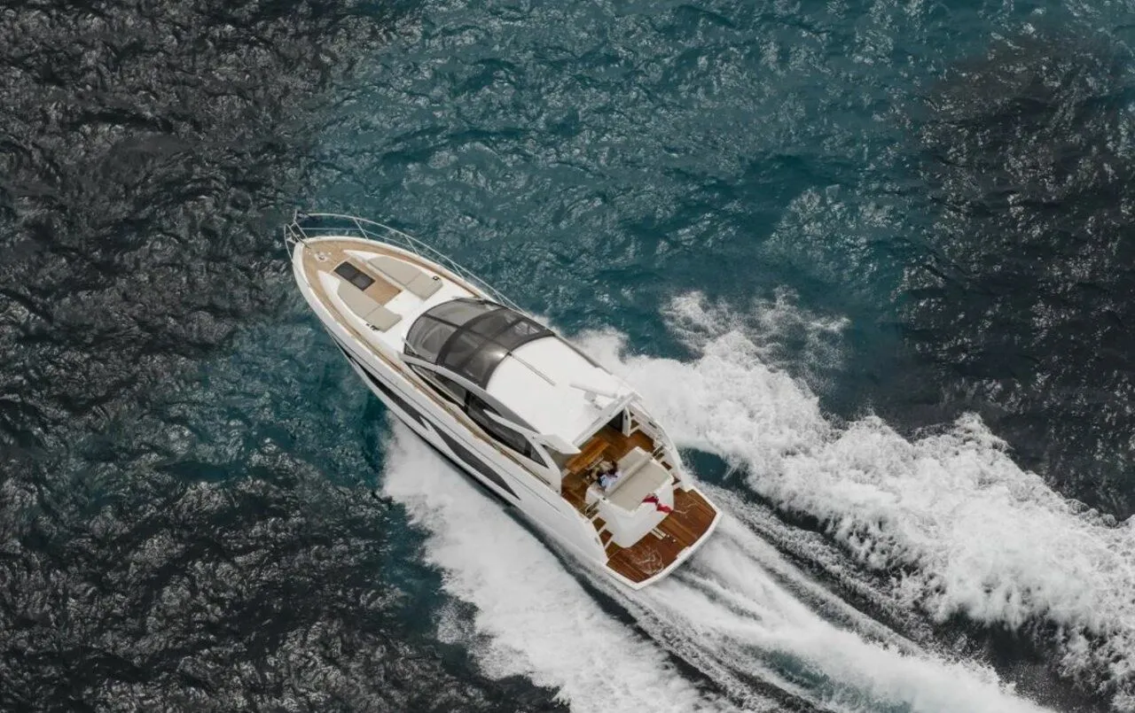 16.48m Split Motor Yacht Sunseeker Predator 50 Hire