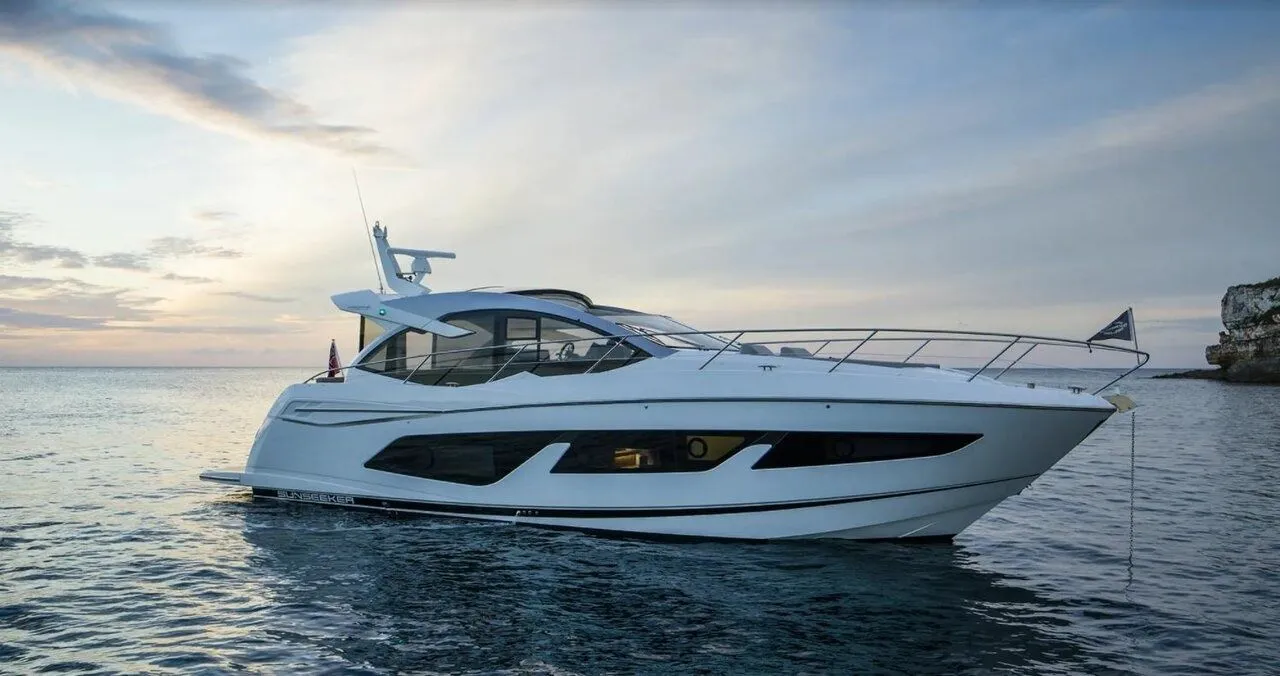 16.48m Split Motor Yacht Sunseeker Predator 50 Hire