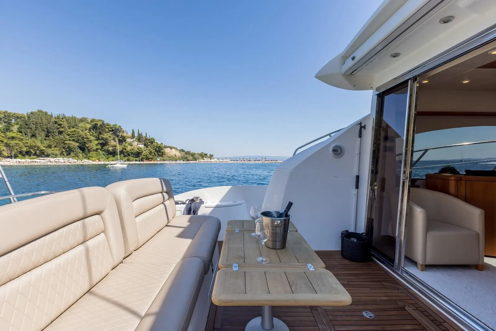 Makarska 17.6m Kiralık Motoryat Sunseeker Predator 52