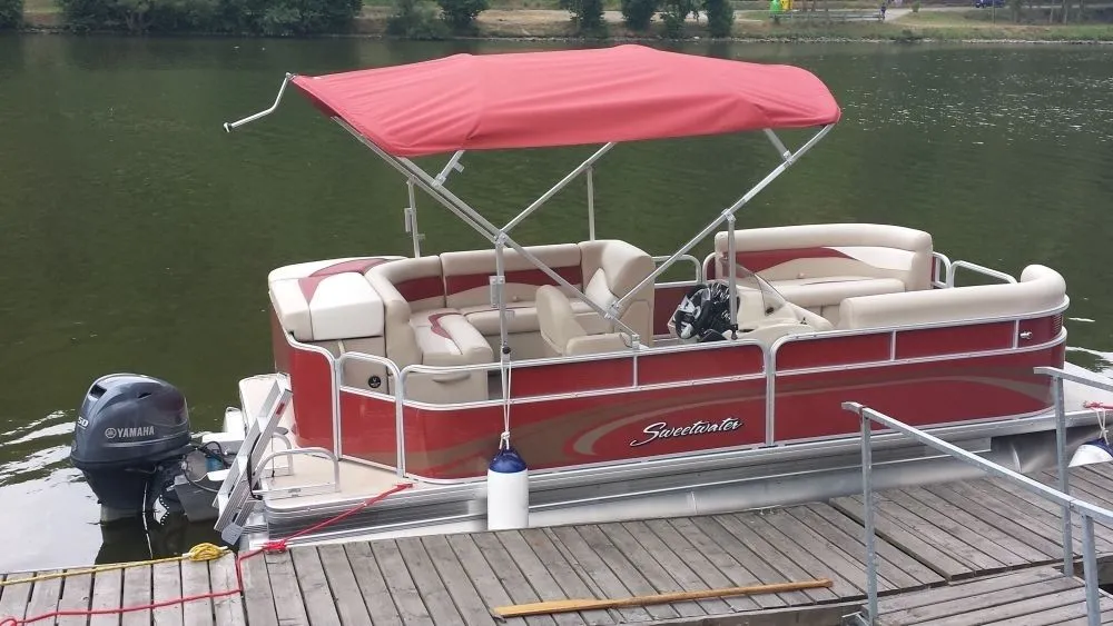 6.5m Davle Motor Boat Sweetwater 6 Hire