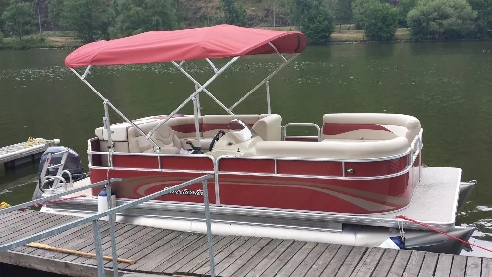 6.5m Davle Motor Boat Sweetwater 6 Hire