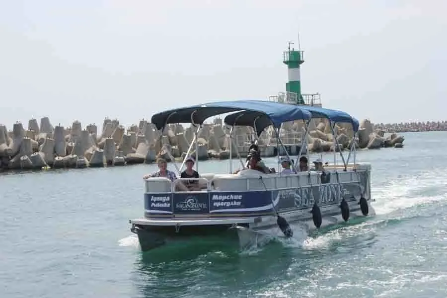 9.11m Sochi Tahoe Pontoon 2900 Hire