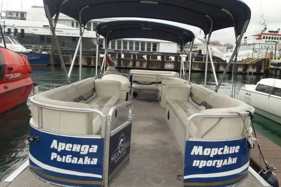 9.11m Sochi Tahoe Pontoon 2900 Hire