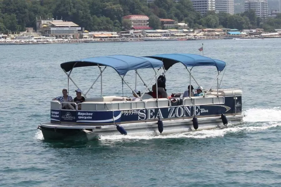 9.11m Sochi Tahoe Pontoon 2900 Hire