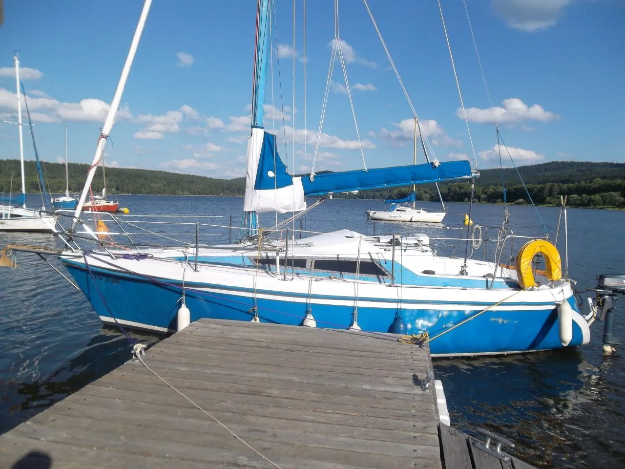 Explore Trhovky on a 7.3m Rental Sailing Yacht Tango 720