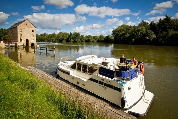 Rent a 9.1m Boat in Agde