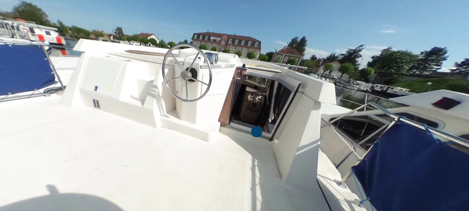 Les Canalous 10 Charter Boat