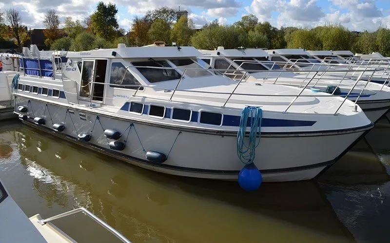 Explore Agde on a 12.93m 4 Cabin House Boat Rental