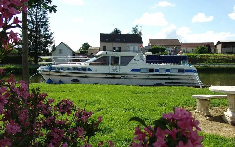 12.93m Agde Boat Hire