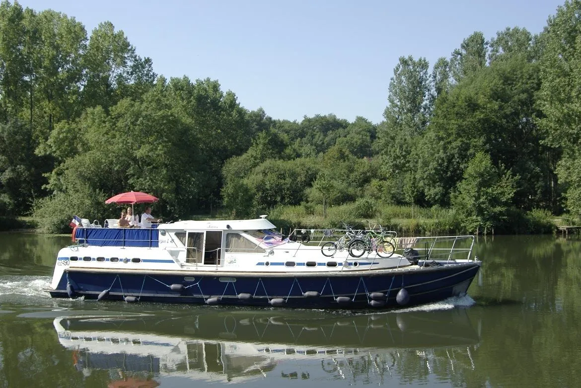 Rent a 14.96m Boat in Agde