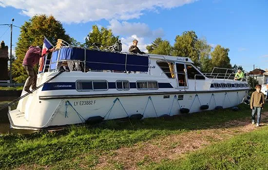 Explore Agde on a 14.96m 5 Cabin House Boat Rental