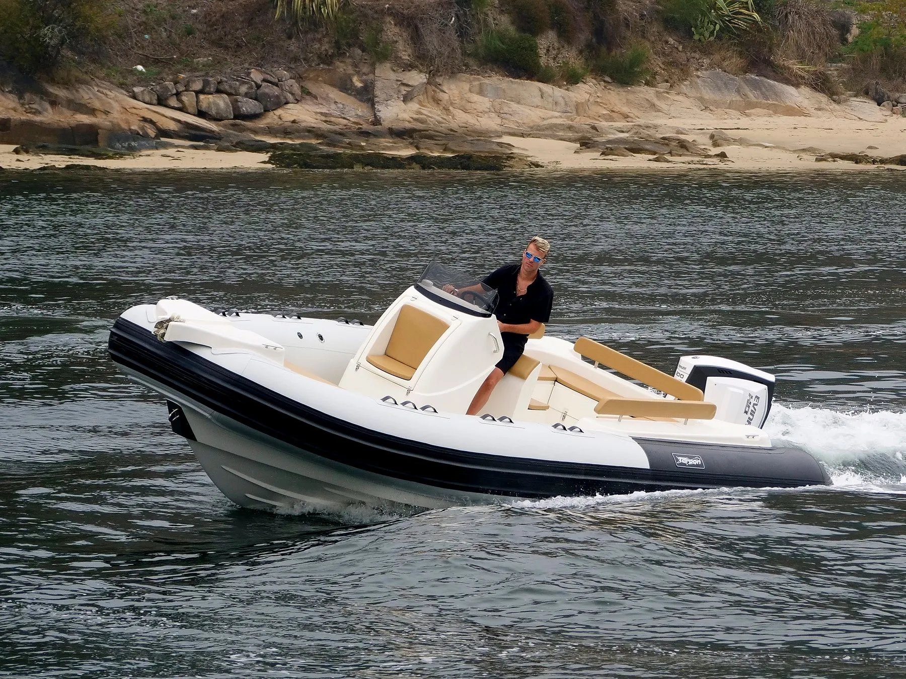 Rent a 8m Boat in Mahón