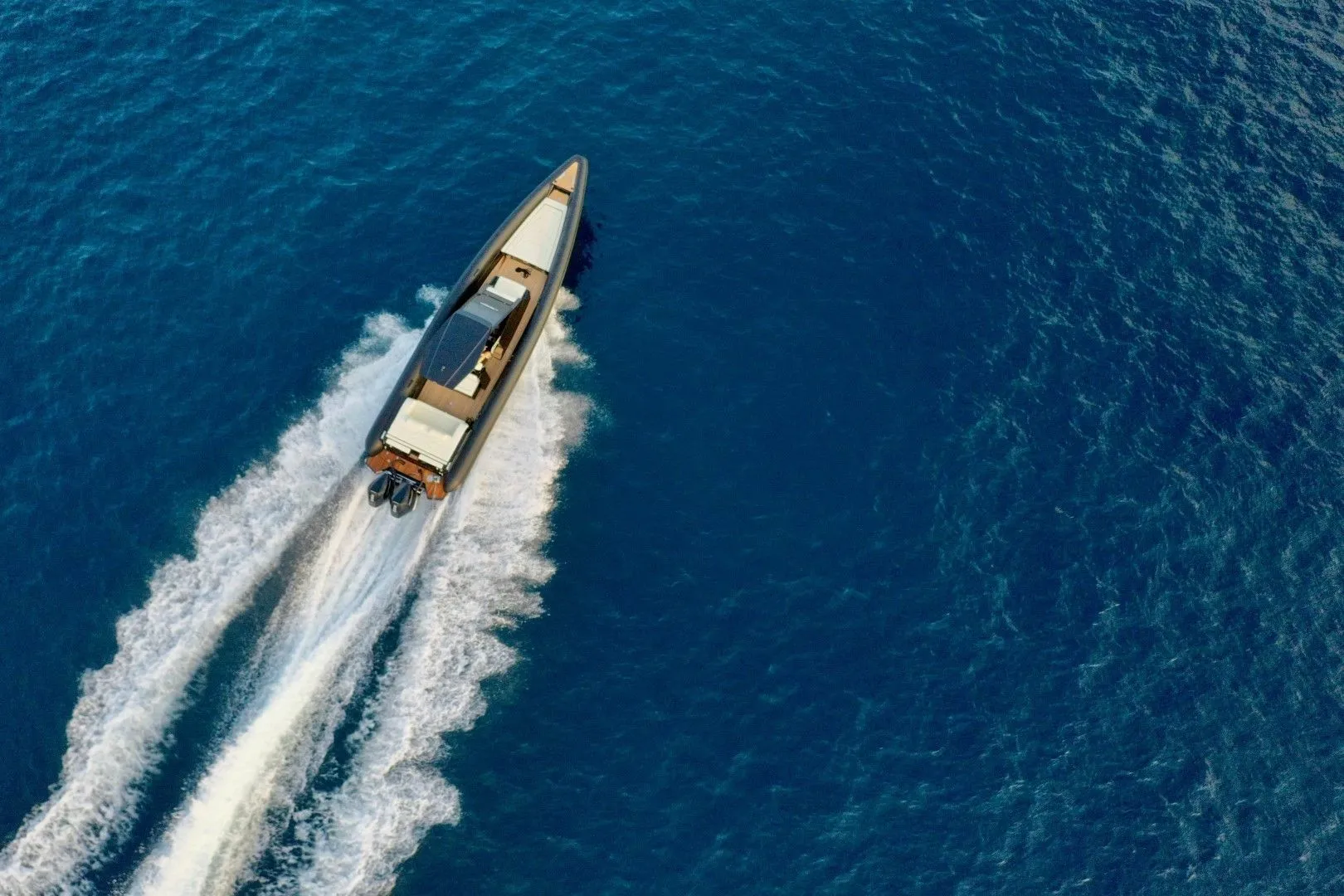 Rent a 12m Boat in Sifnos