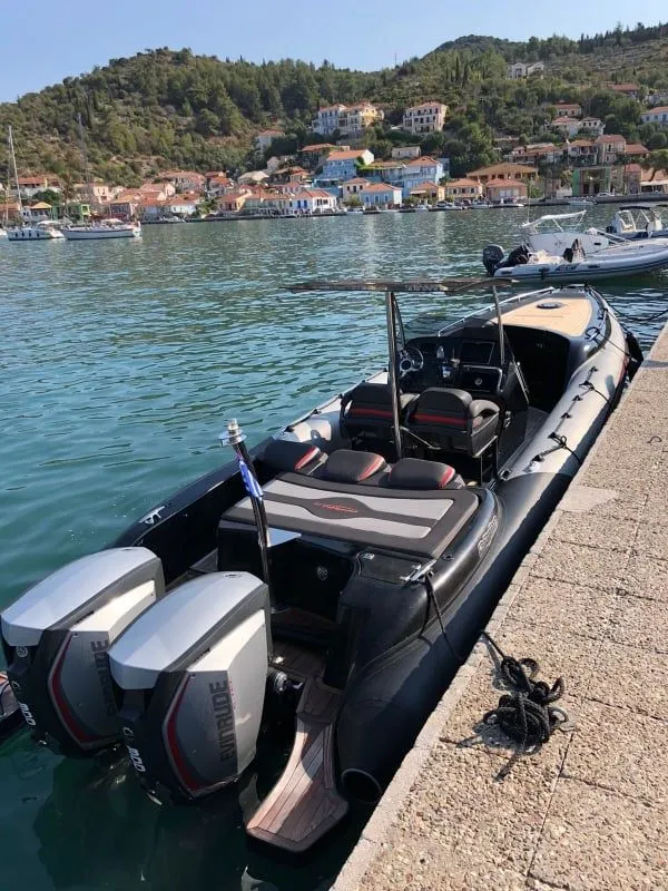 Rent a 10m Technohull 999 in Glyfáda