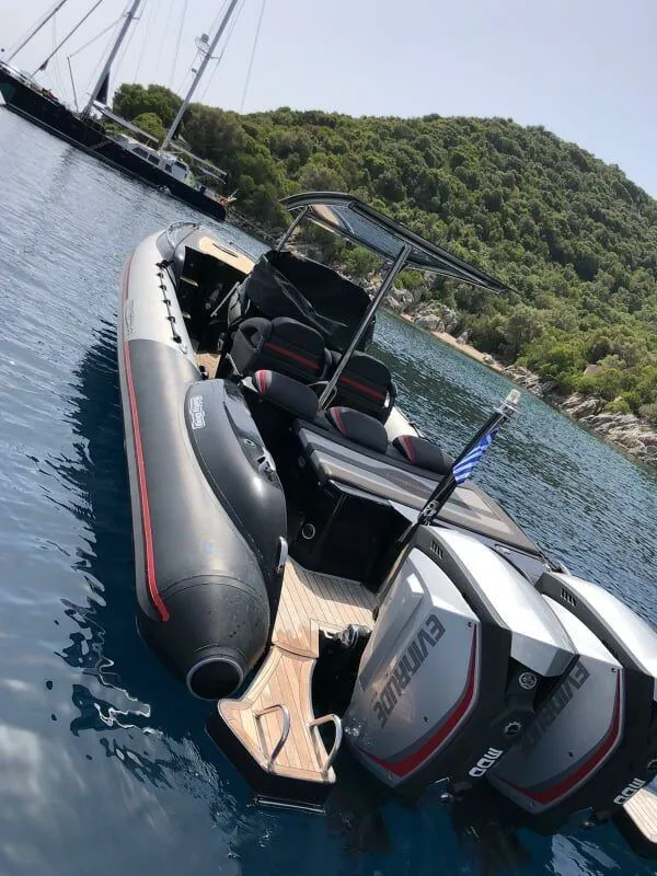 Rent a 10m Technohull 999 in Glyfáda