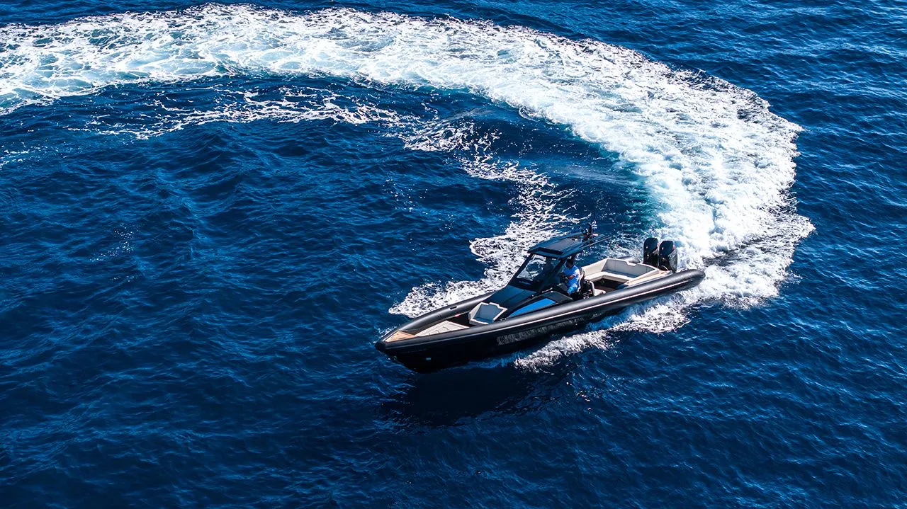 Charter a 12.1m Motor Boat Technohull Explorer 40 in Athens