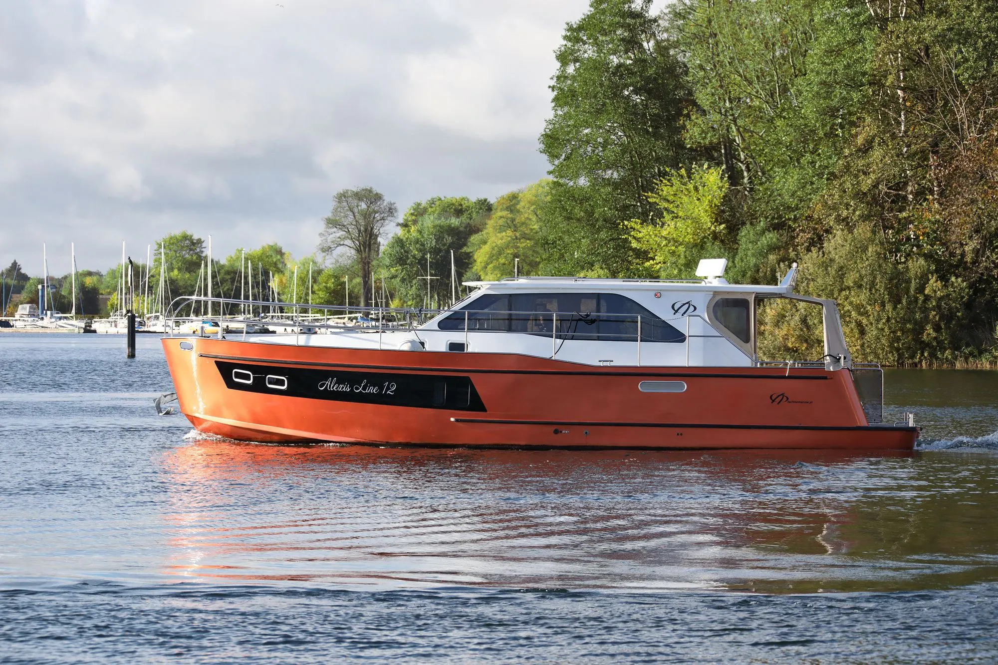 Rent a 11.9m Motor Yacht Technomarine Alexis in Röbel