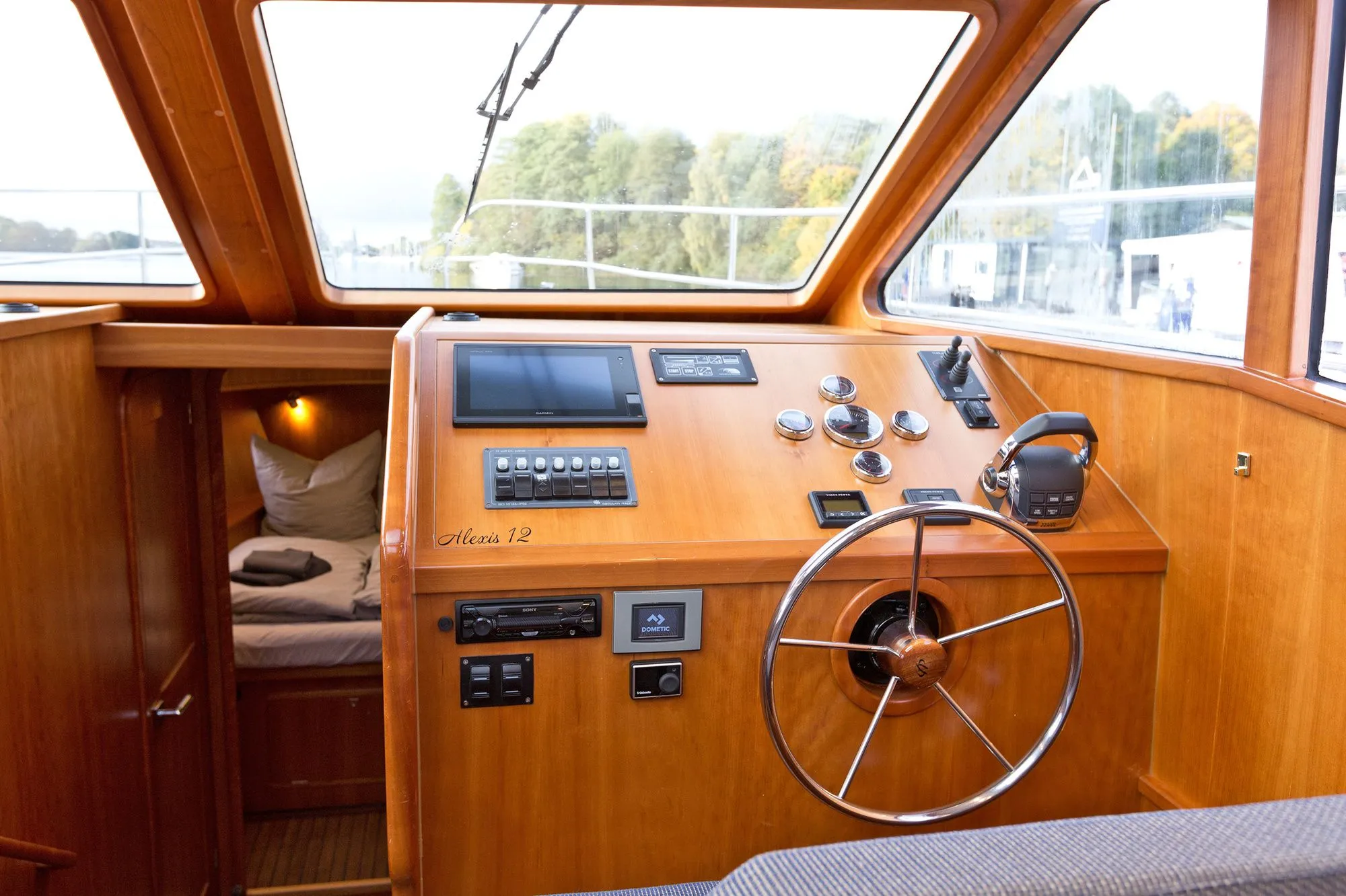 Röbel 11.9m Kiralık Motoryat Technomarine Alexis