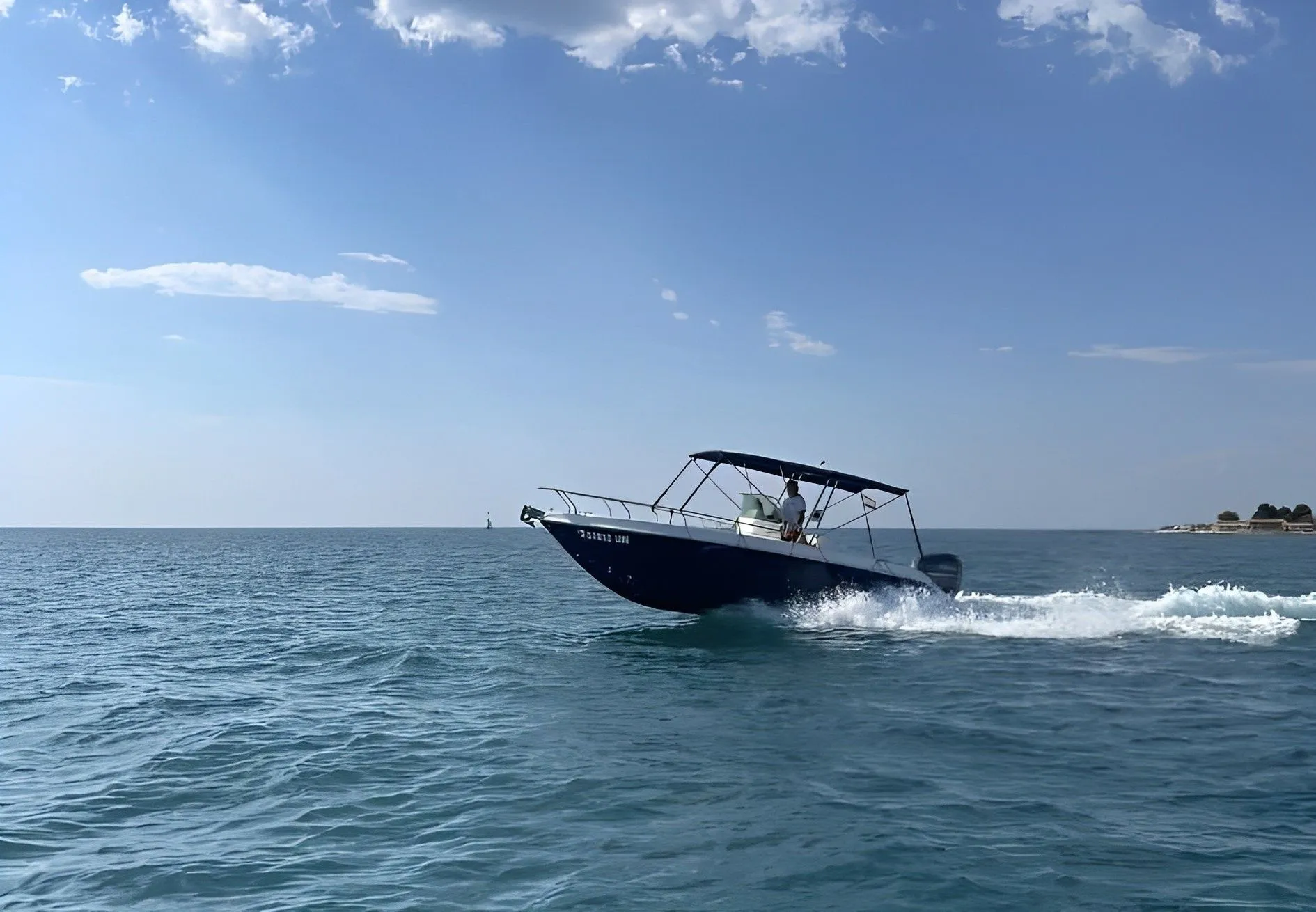 6.3m Umag Motor Boat Tecnofiber Almar 22 Hire