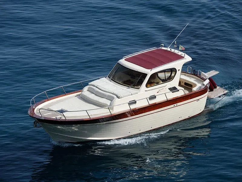 Lucy Charterboot - 4