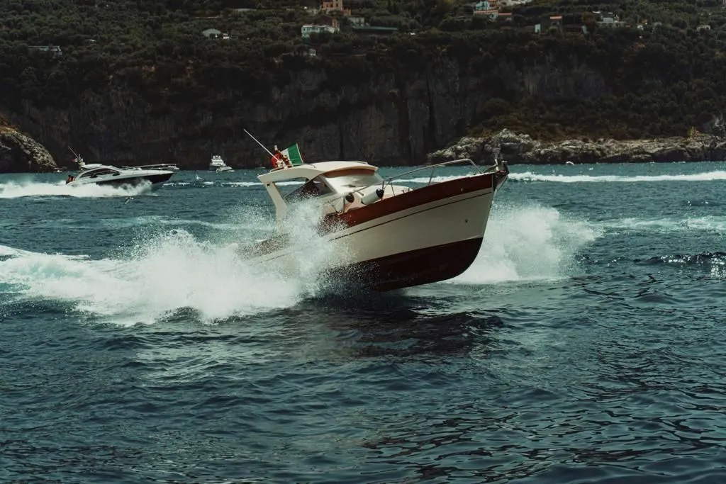 Charter a 7.5m Tecnonautica Jeranto 7.5 Open in Positano
