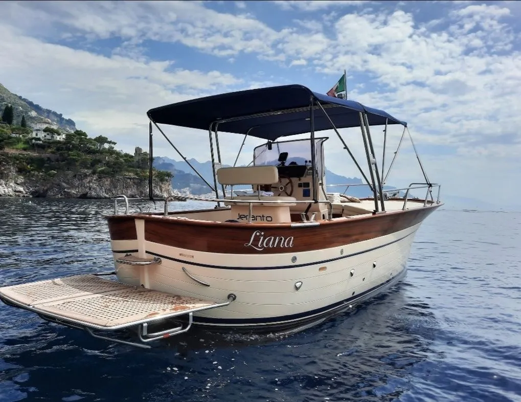7.5m Amalfi Tecnonautica Jeranto 7.5 Open Hire