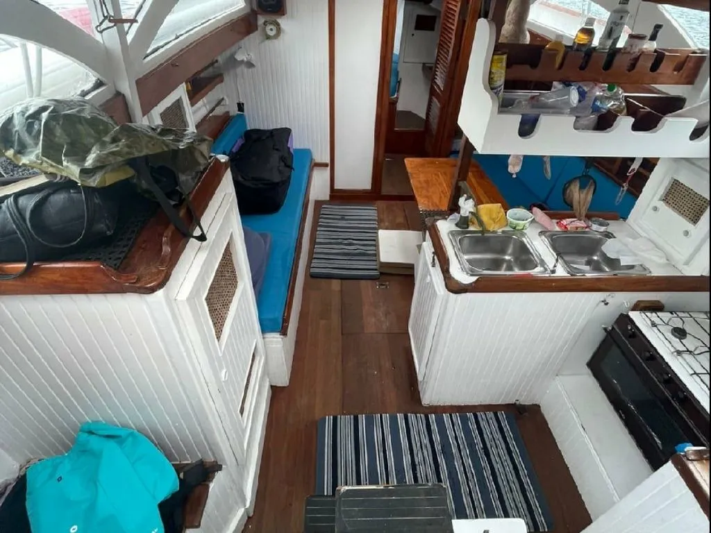 Explore Santa Marta on a 10m Rental Boat