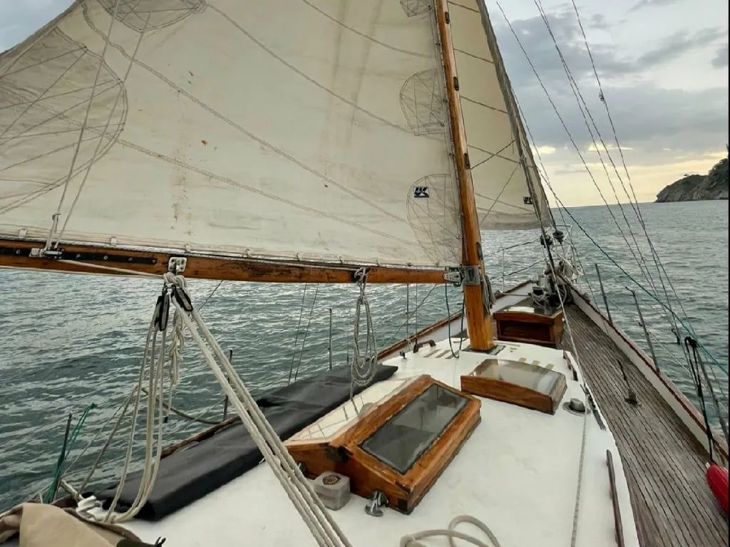 Explore Santa Marta on a 10m Rental Boat
