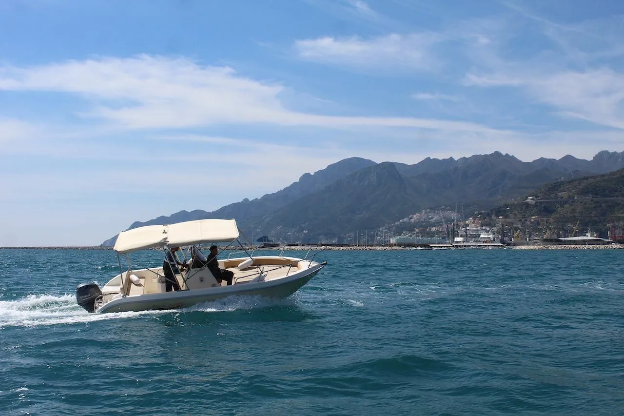 Rent a 6.2m Motor Boat Terminalboat 21 in Salerno