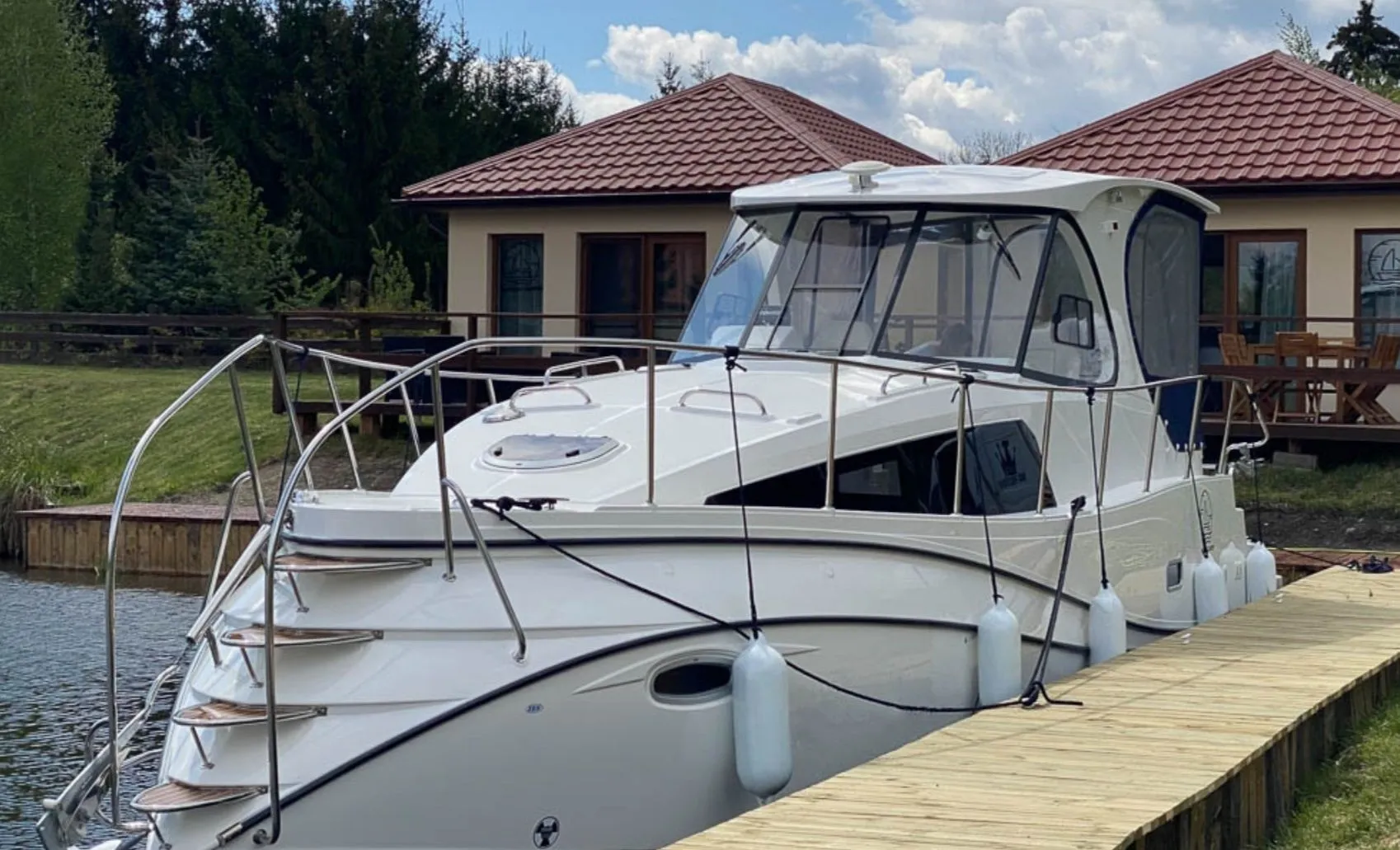 12.22m Stare Sady House Boat Hire