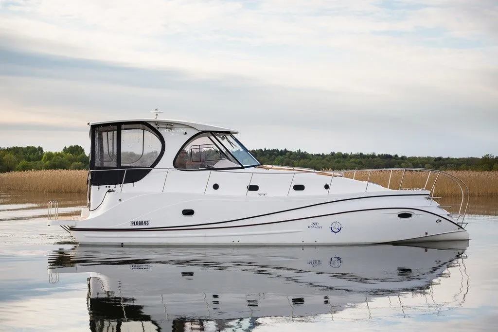 Charter a 12m Tes 393 Motor Yacht in Wilkasy