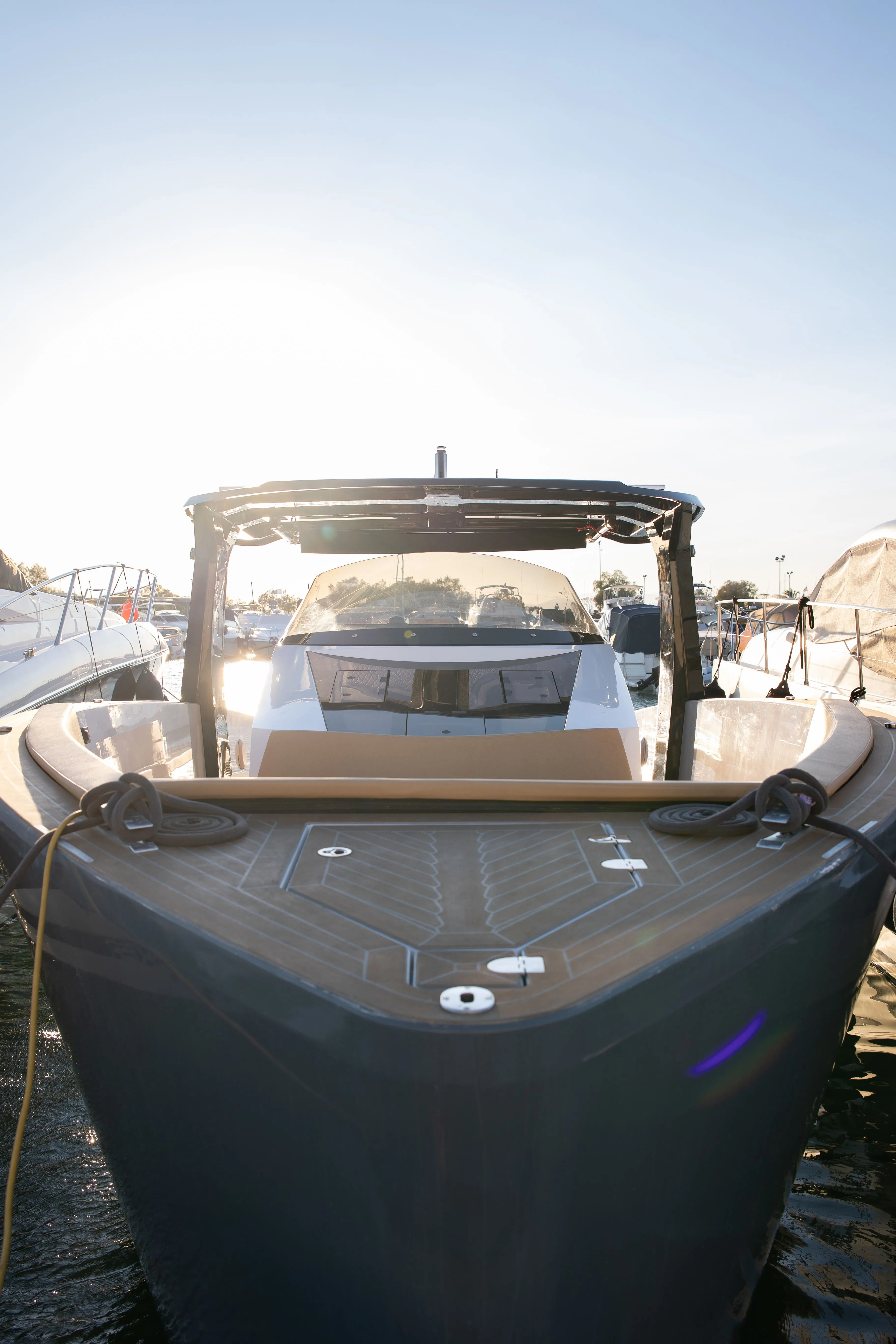 Rent a 12m Motor Yacht Tesoro T40 in Glyfáda