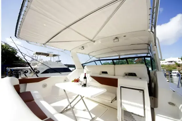 Charter a 12.2m Motor Yacht in La Romana