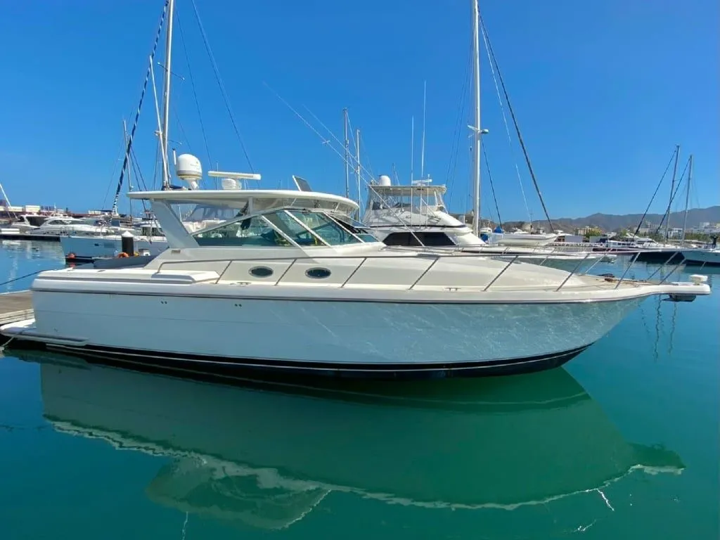 12.8m Santa Marta Tiara 42 Hire